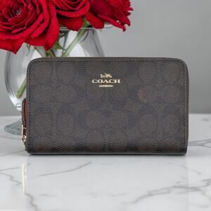 Coach Medium Id Zip Wallet In Signature Canvas in Walnut & Red Leather CW781